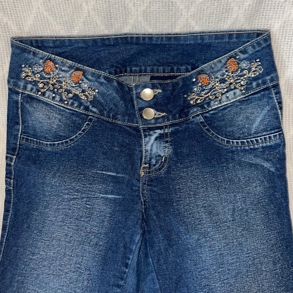 Lenny’s Embroidered Blue Jeans.  Size M/5. - Picture 2 of 4